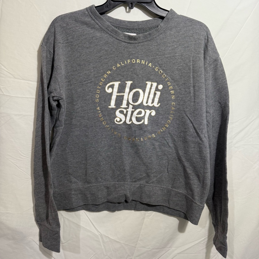 Hollister Charcoal Crewneck Sweatshirt with Gold Accents Size M